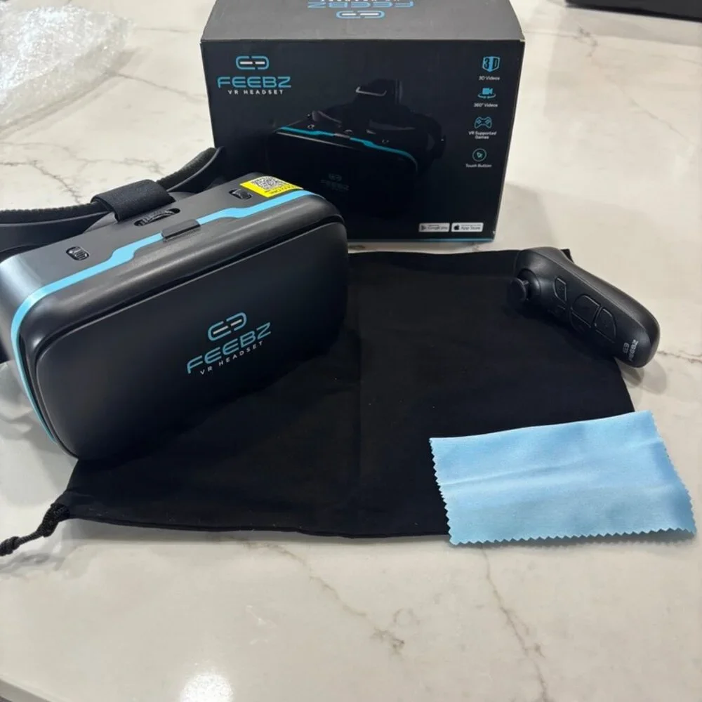 Black VR Headset with Built-in Gaming Button